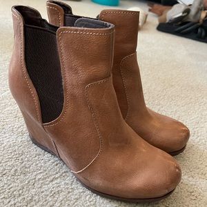Kork ease brown ankle booties